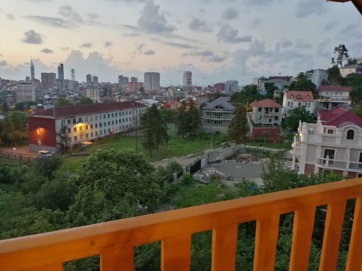Деревянный Котеж The 1 С Выдом На Город Batumi Esterno foto