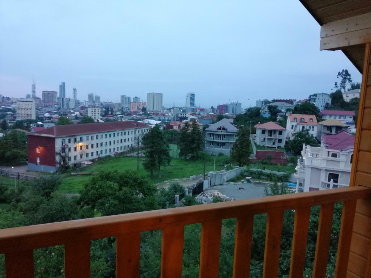 Деревянный Котеж The 1 С Выдом На Город Batumi Esterno foto