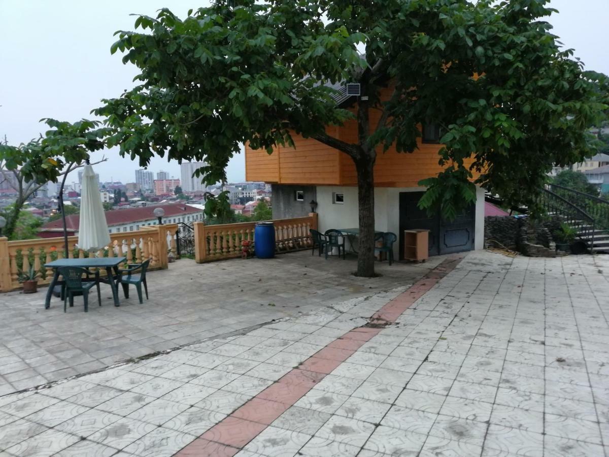 Деревянный Котеж The 1 С Выдом На Город Batumi Esterno foto